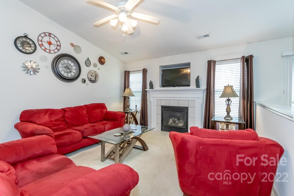 527 Lightspun Lane Charlotte NC 28216