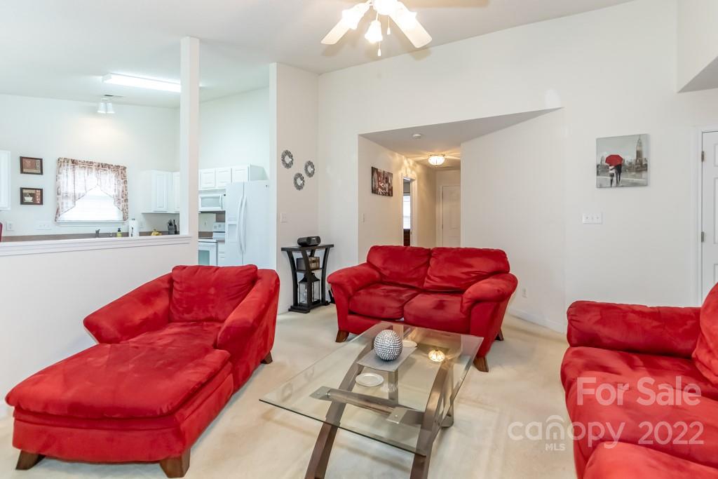 527 Lightspun Lane Charlotte NC 28216
