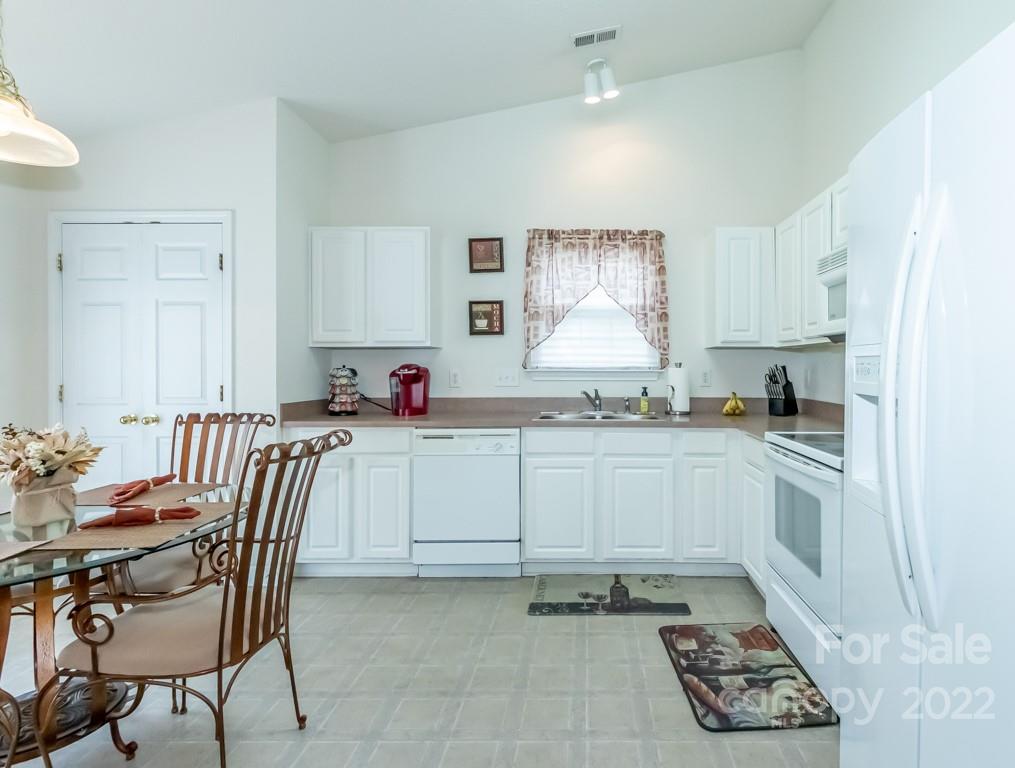 527 Lightspun Lane Charlotte NC 28216