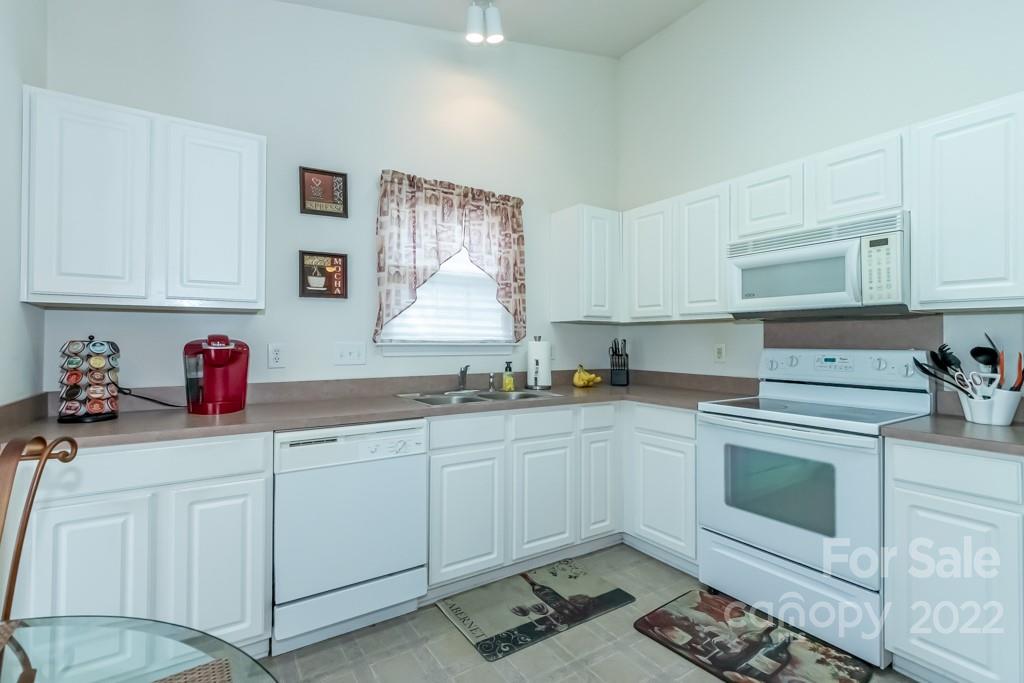 527 Lightspun Lane Charlotte NC 28216