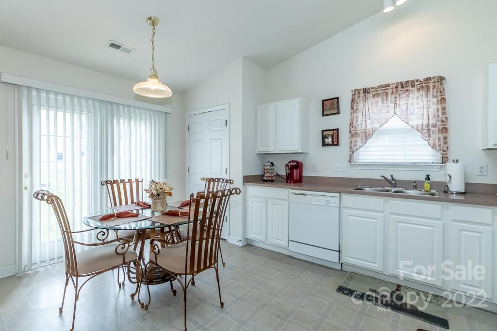 527 Lightspun Lane Charlotte NC 28216