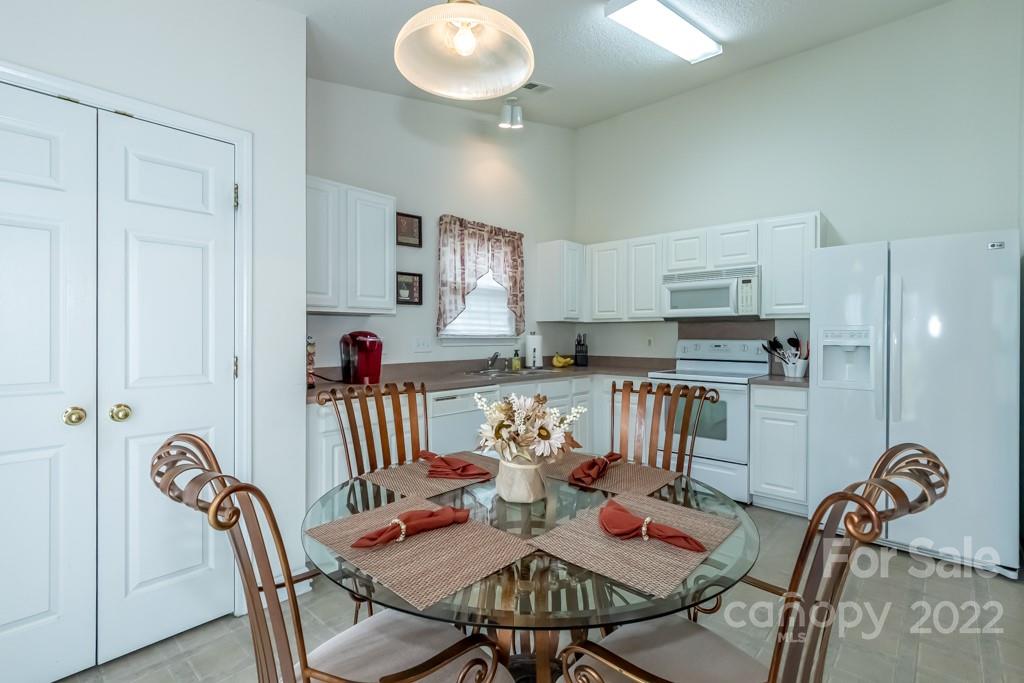 527 Lightspun Lane Charlotte NC 28216