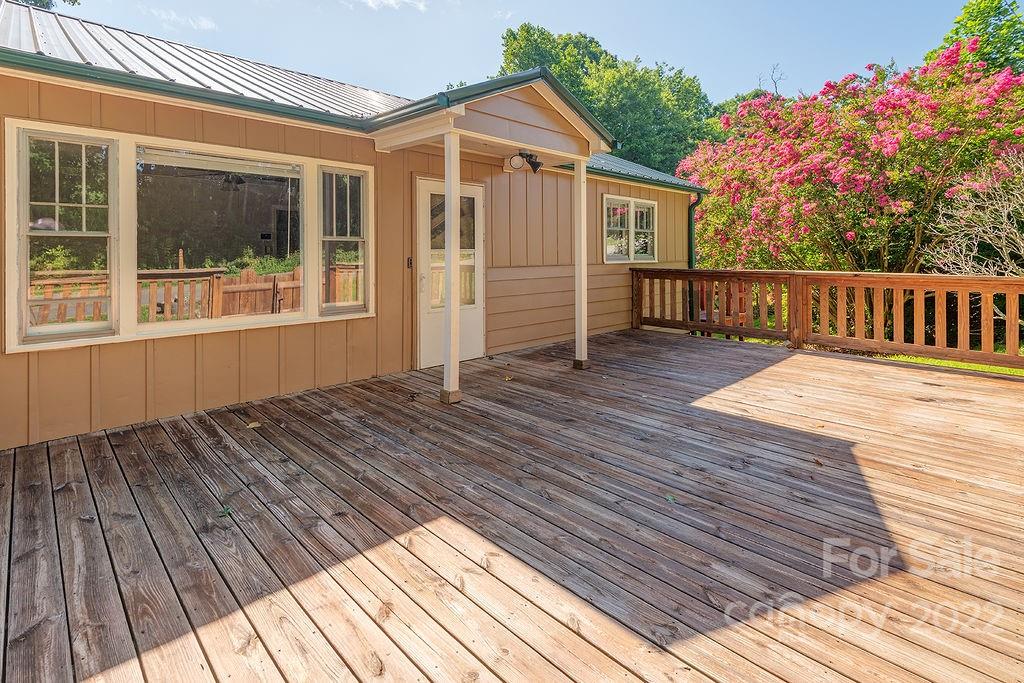 142 Luther Road Candler NC 28715