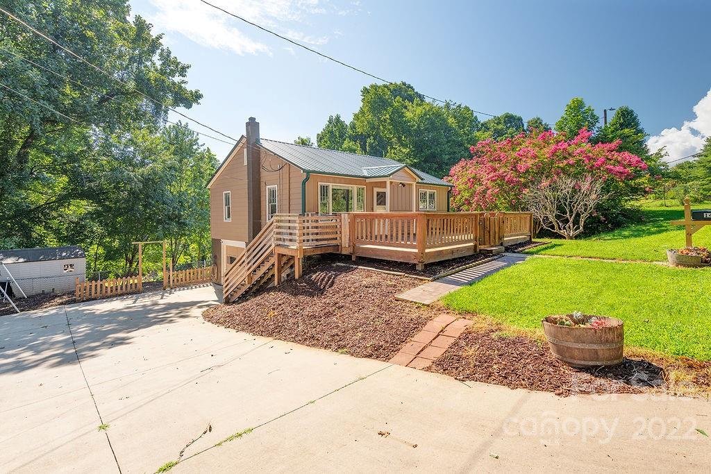 142 Luther Road Candler NC 28715