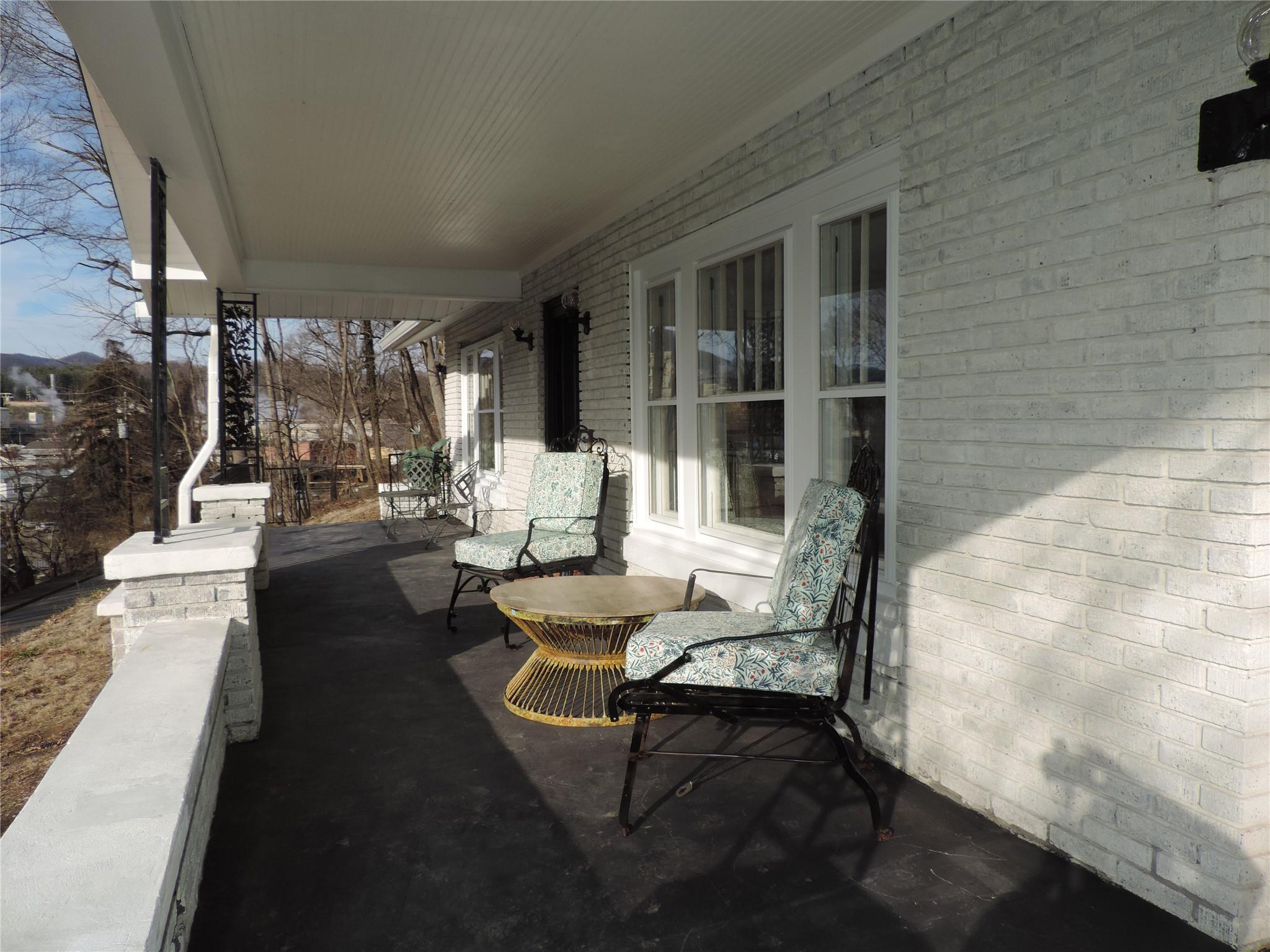 143 Old Pisgah Drive Canton NC 28716