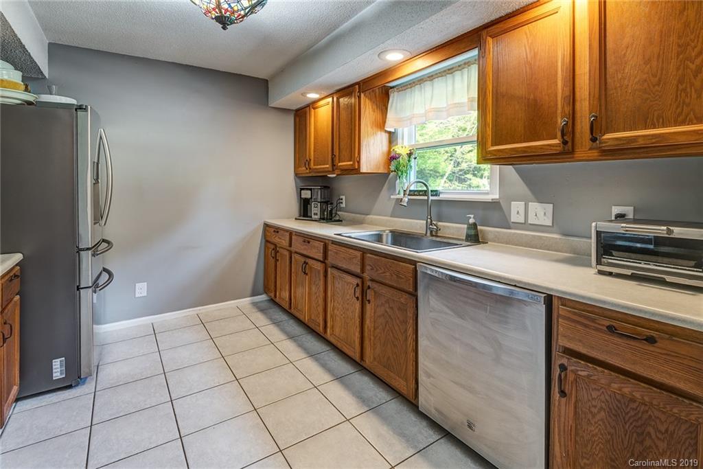 28 Camelfield Road Weaverville NC 28787