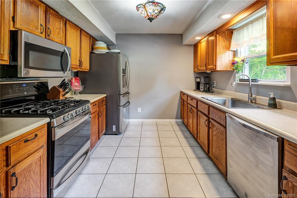 28 Camelfield Road Weaverville NC 28787