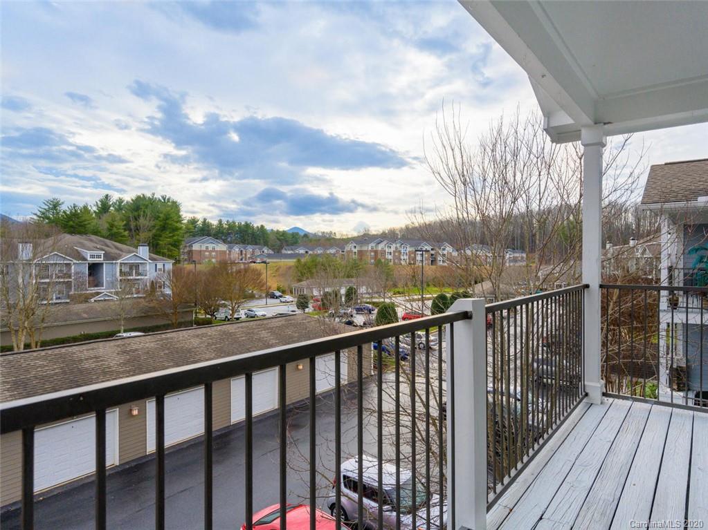 400 Vista Lake Drive Candler NC 28715