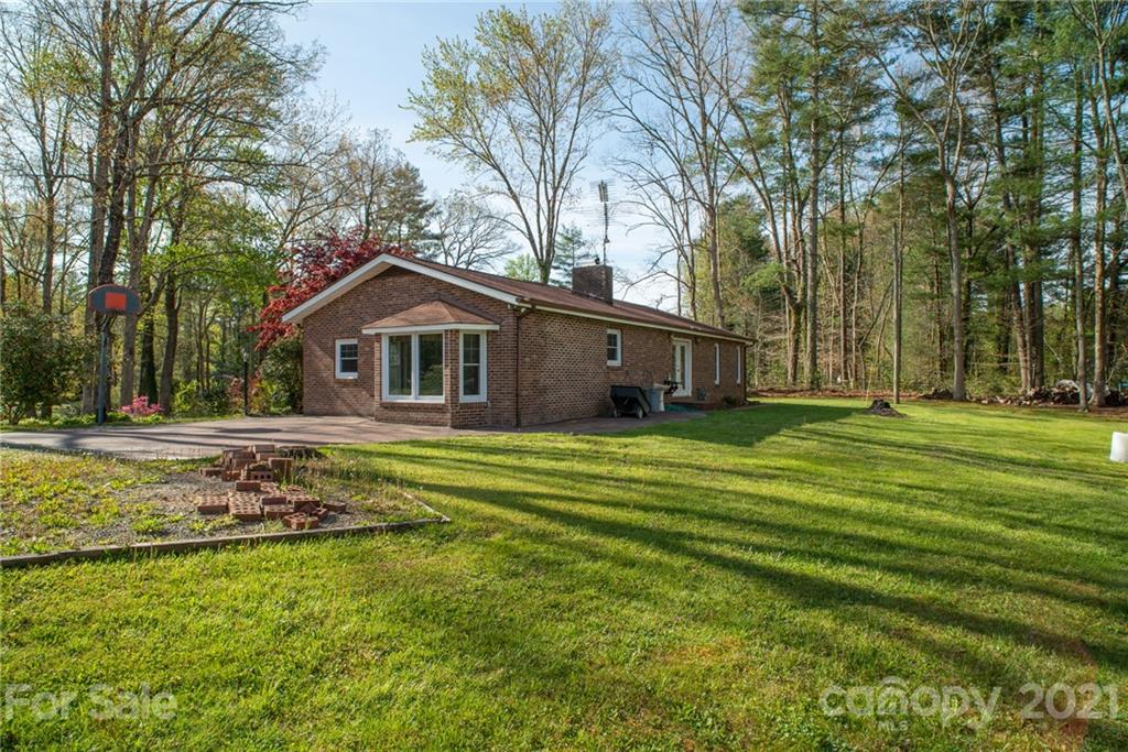 20 S Greenwood Forest Drive Etowah NC 28729
