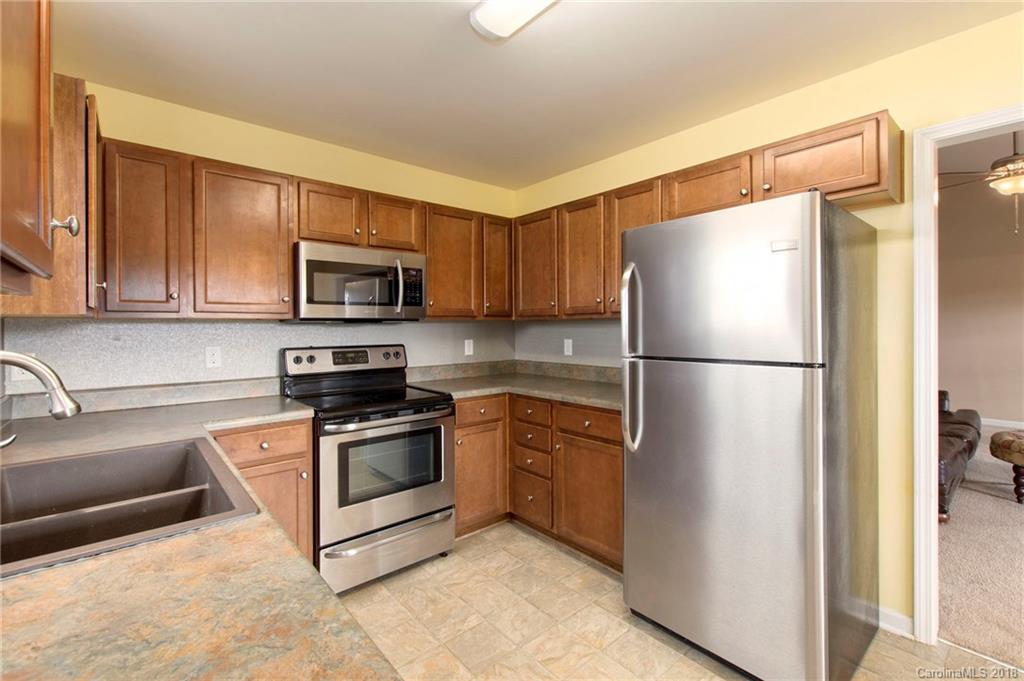 21 Woodthorn Road Weaverville NC 28787