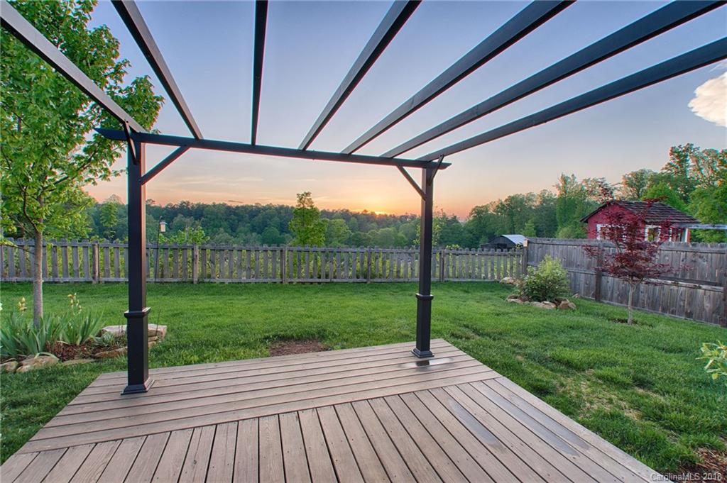 21 Woodthorn Road Weaverville NC 28787
