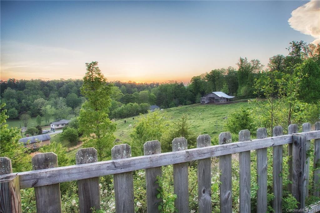 21 Woodthorn Road Weaverville NC 28787