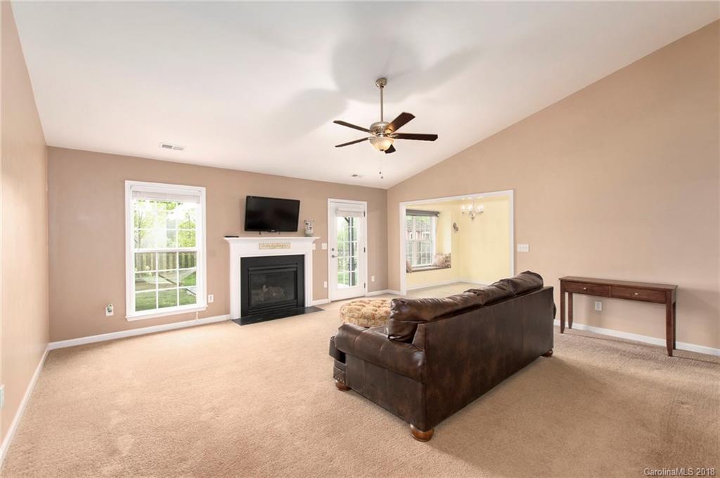 21 Woodthorn Road Weaverville NC 28787