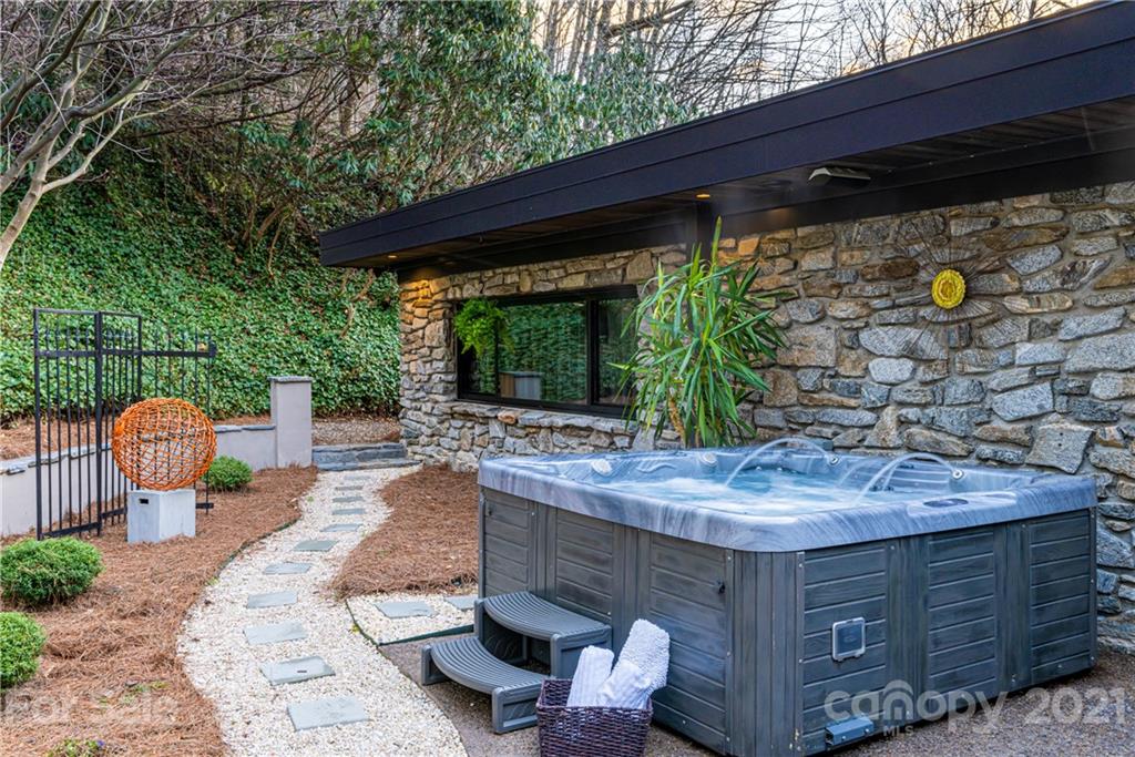 1585 Country Club Drive Canton NC 28716