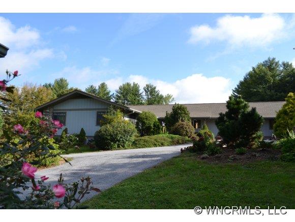 10 Bel Air Drive Horse Shoe NC 28742