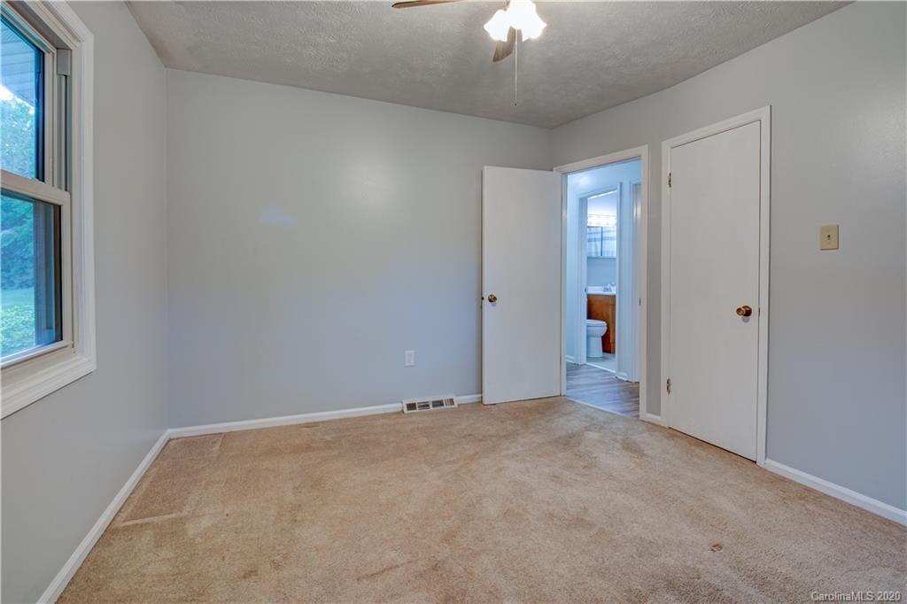 4 Lancelot Lane Asheville NC 28806