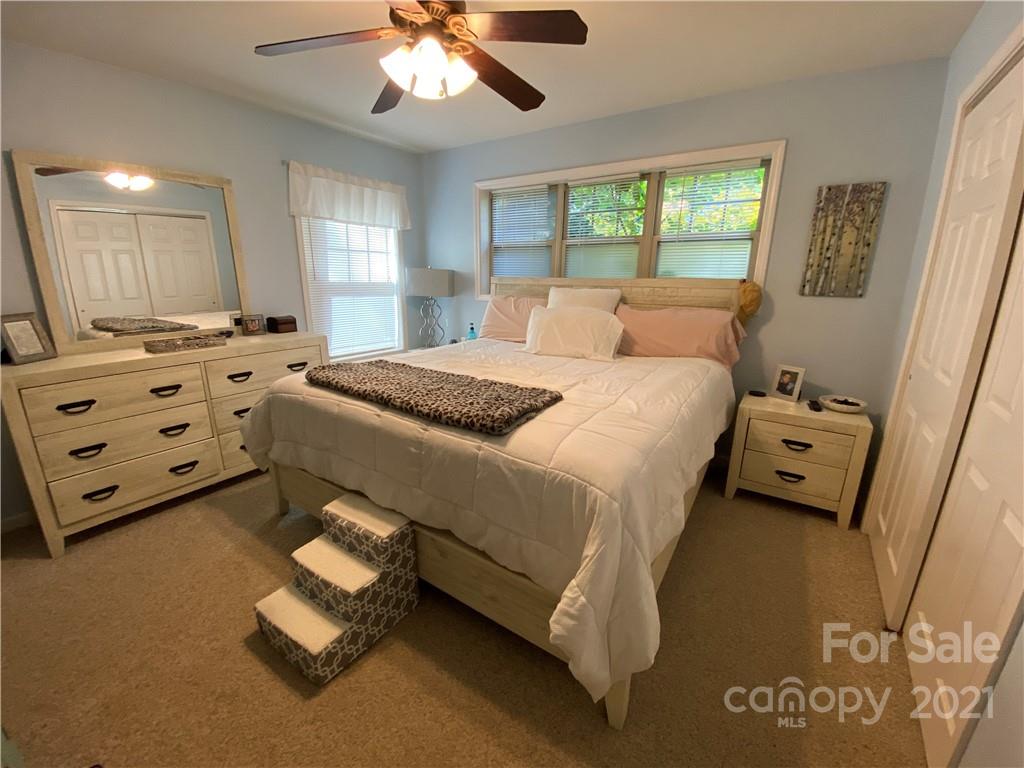 469 Governors View Road Asheville NC 28805