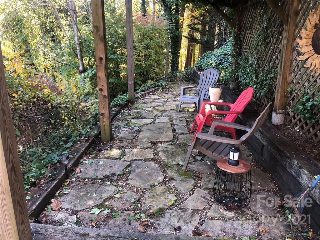 469 Governors View Road Asheville NC 28805
