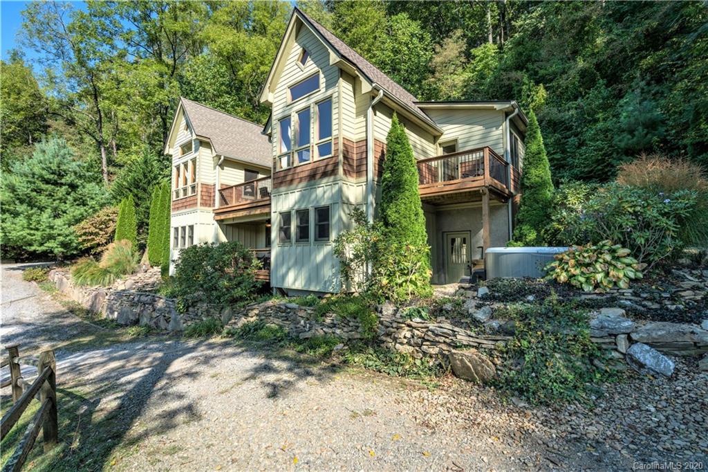 18 Highwoods Drive Leicester NC 28748
