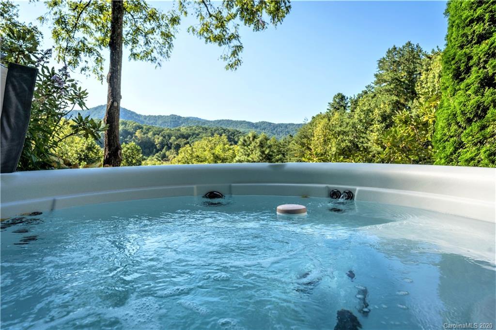 18 Highwoods Drive Leicester NC 28748