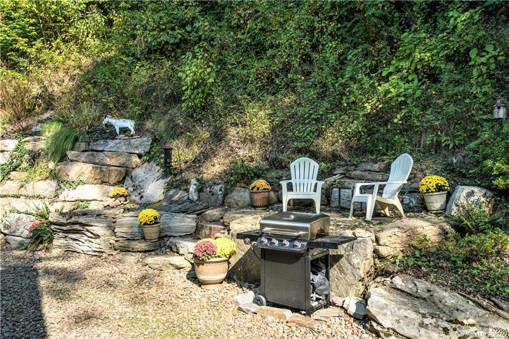 18 Highwoods Drive Leicester NC 28748