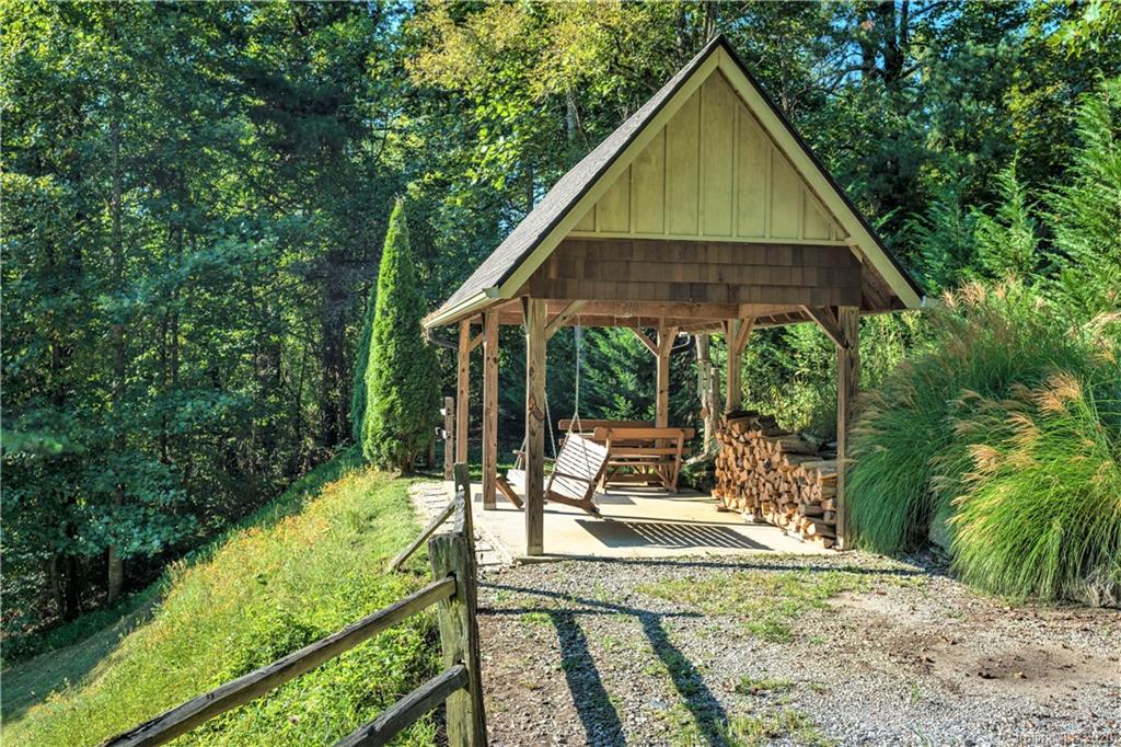 18 Highwoods Drive Leicester NC 28748