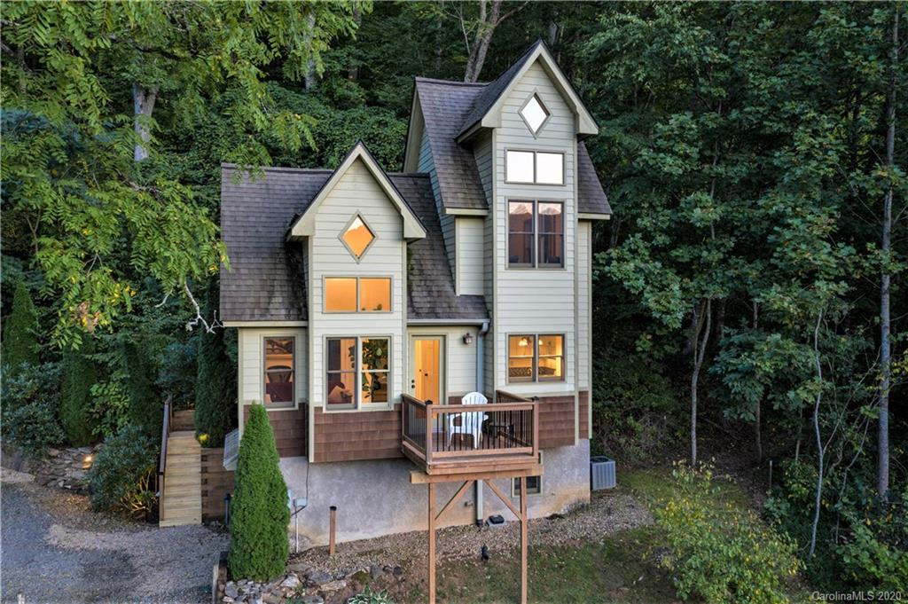 18 Highwoods Drive Leicester NC 28748