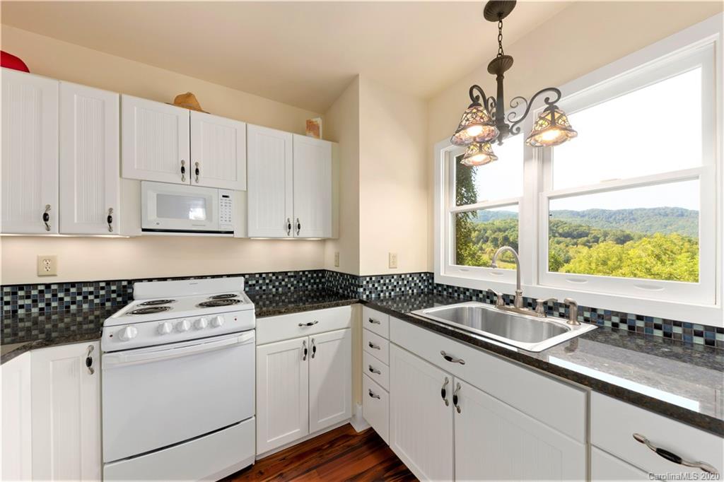 18 Highwoods Drive Leicester NC 28748
