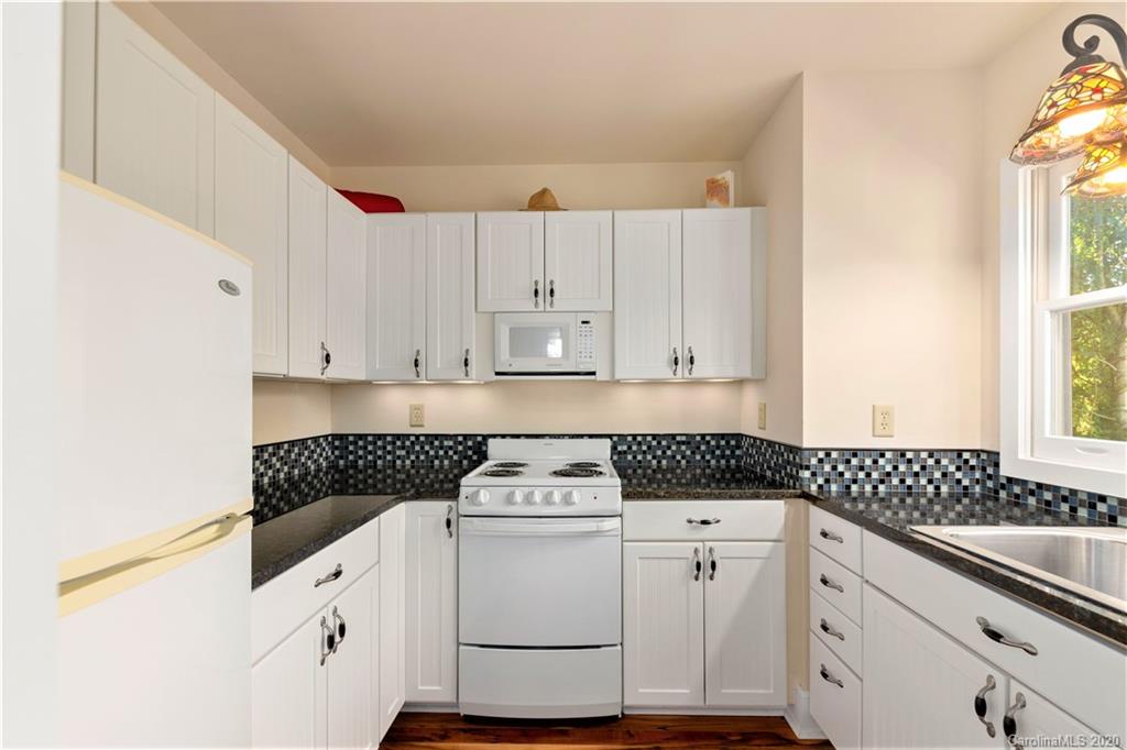18 Highwoods Drive Leicester NC 28748