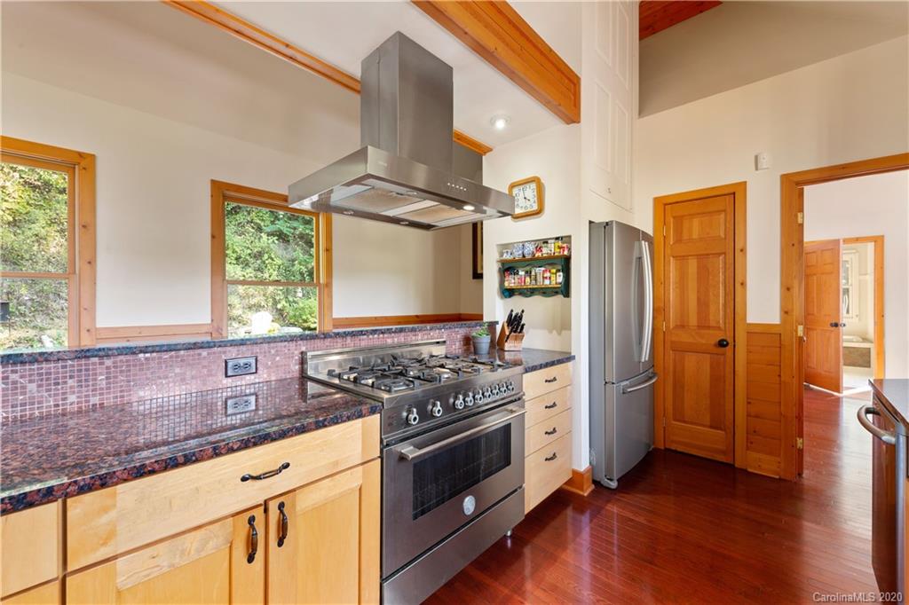 18 Highwoods Drive Leicester NC 28748