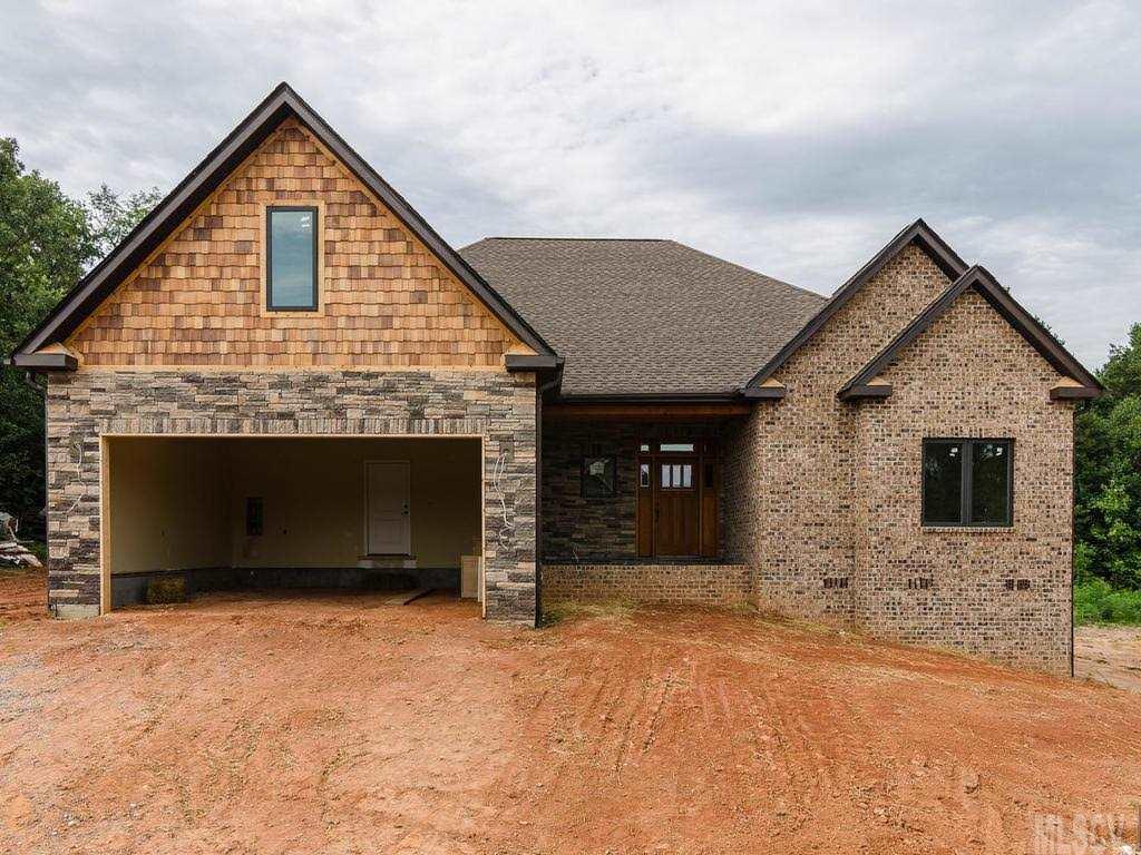 3807 10th Street NE Hickory NC 28601