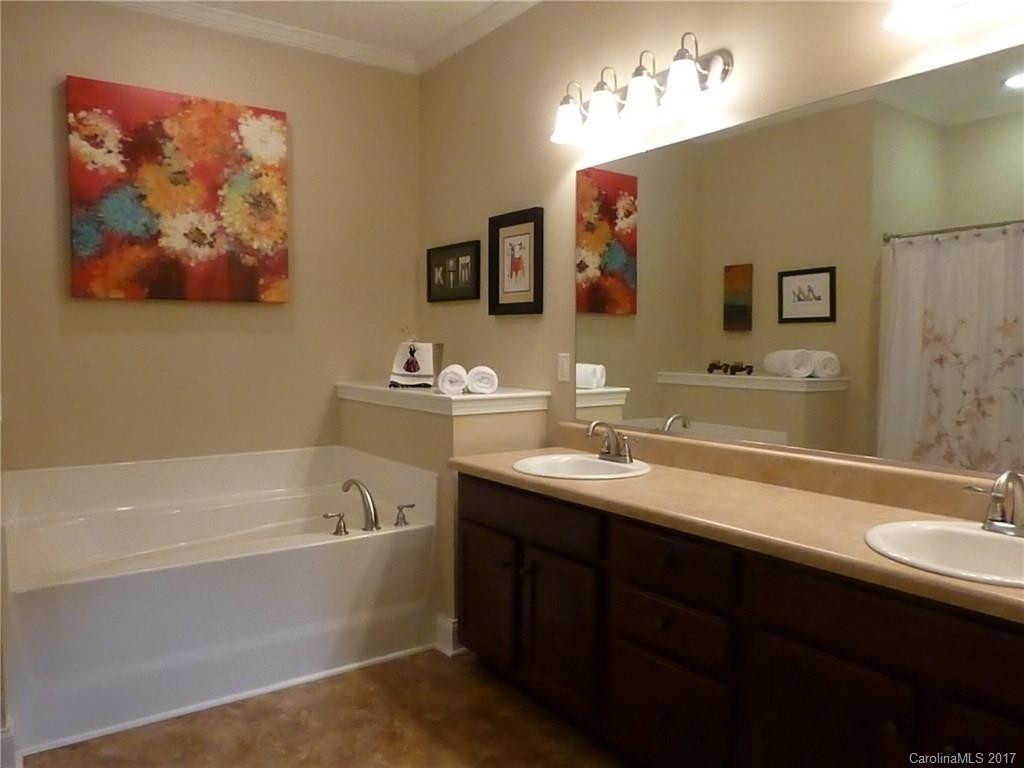 42 Hawtree Court Weaverville NC 28787