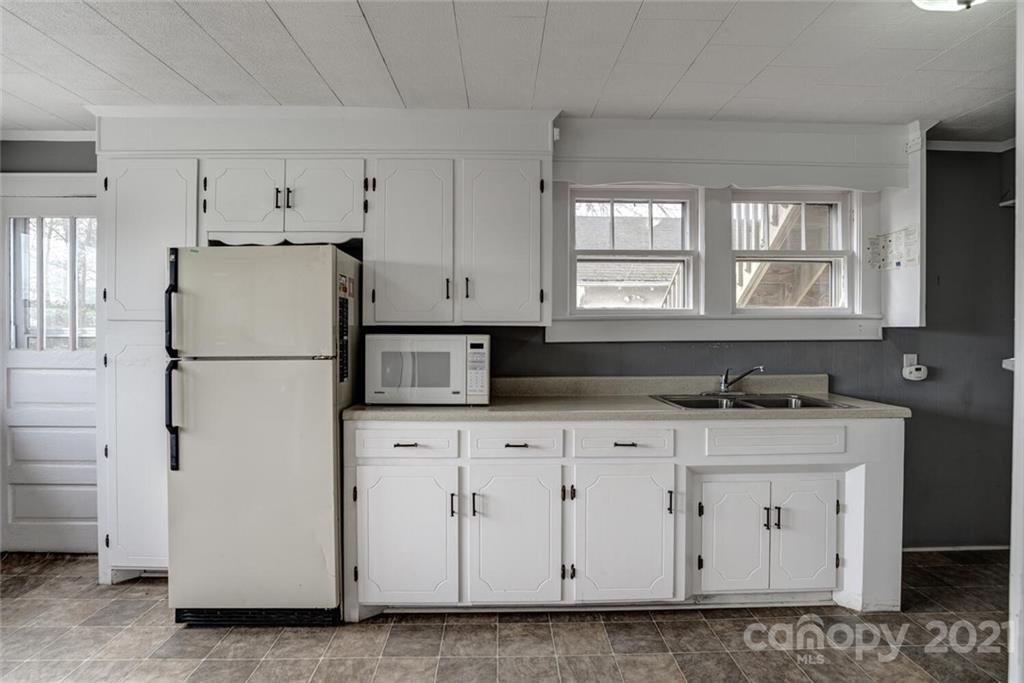 602 Kanuga Road Hendersonville NC 28739