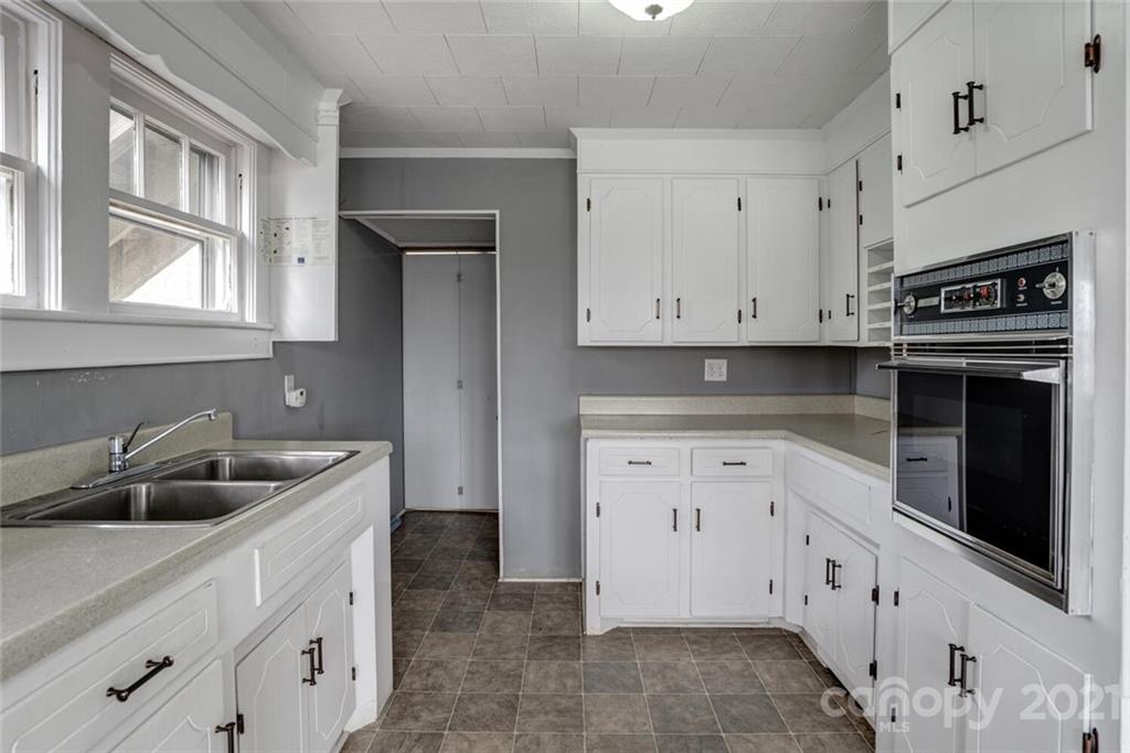 602 Kanuga Road Hendersonville NC 28739