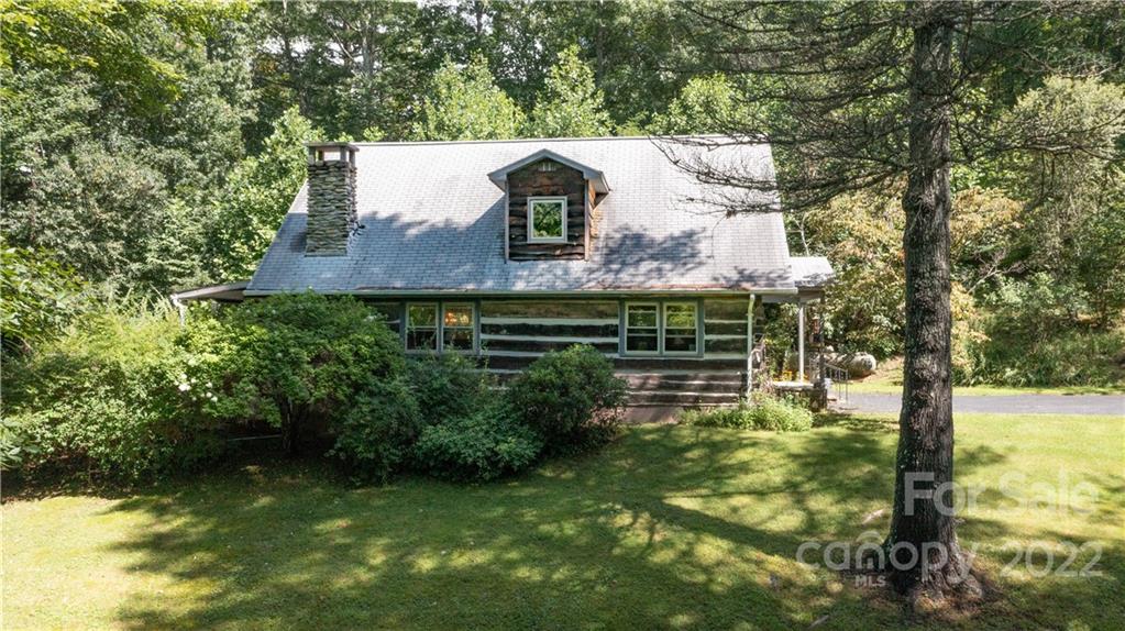 1022 Gusher Knob Road, Spruce Pine NC Real Estate Listing MLS Car3894138