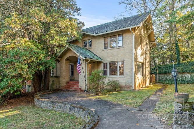39 Colonial Place Asheville NC 28804