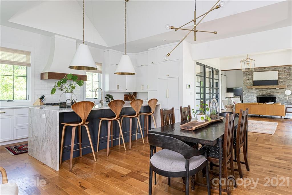 25 Wandering Oaks Way Asheville NC 28805