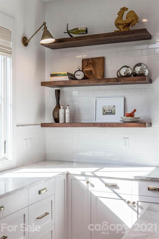 25 Wandering Oaks Way Asheville NC 28805