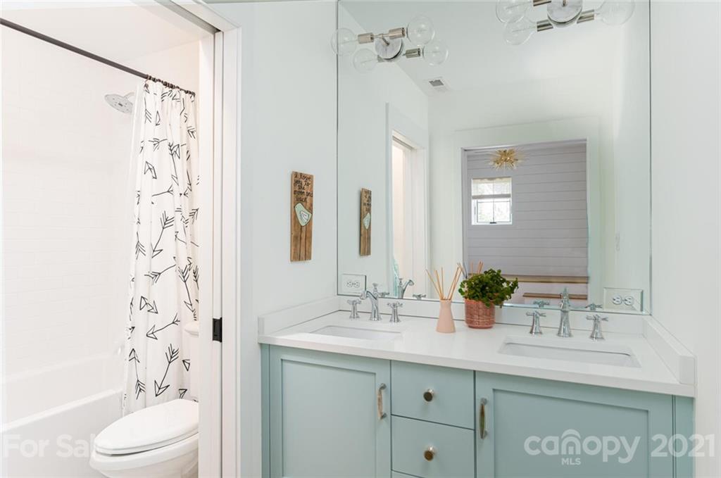 25 Wandering Oaks Way Asheville NC 28805