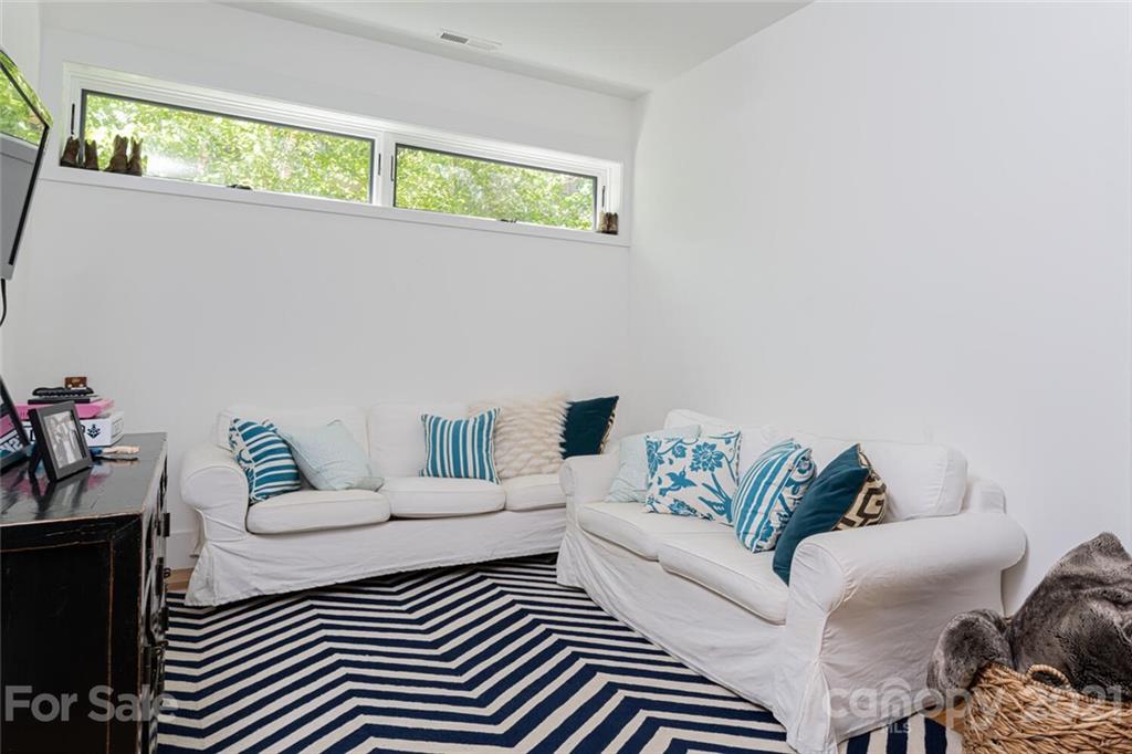 25 Wandering Oaks Way Asheville NC 28805