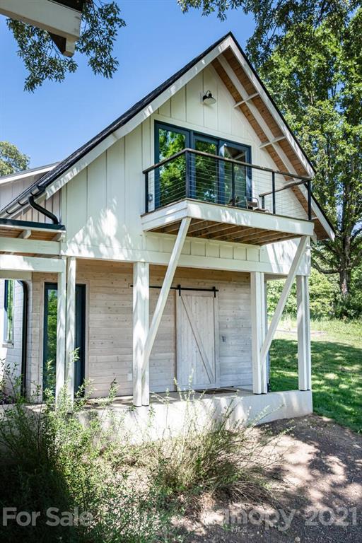 25 Wandering Oaks Way Asheville NC 28805