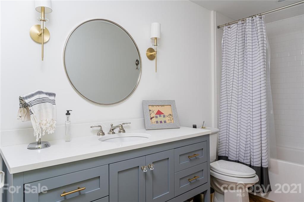 25 Wandering Oaks Way Asheville NC 28805