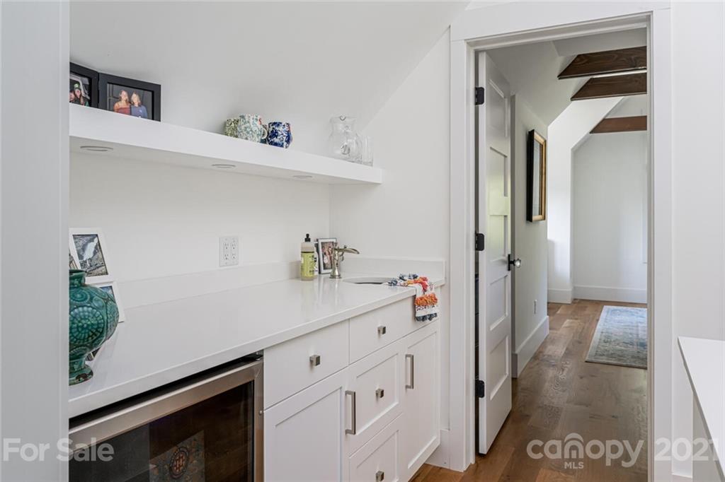 25 Wandering Oaks Way Asheville NC 28805