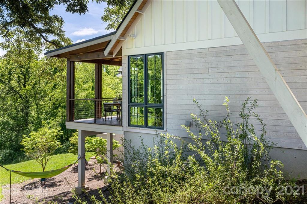 25 Wandering Oaks Way Asheville NC 28805