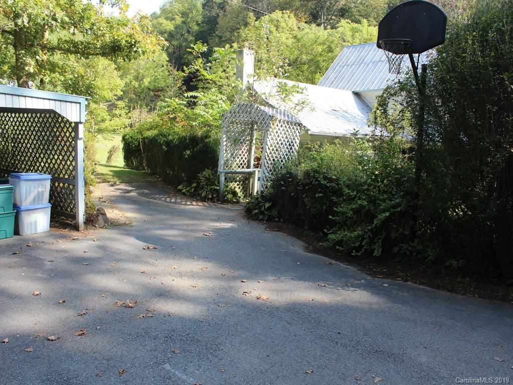 34 Mccurrey Road Burnsville NC 28714
