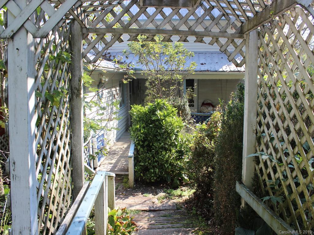 34 Mccurrey Road Burnsville NC 28714
