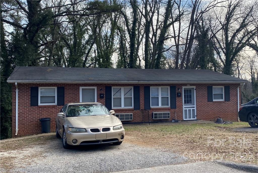447 1st Street SE Hickory NC 28602