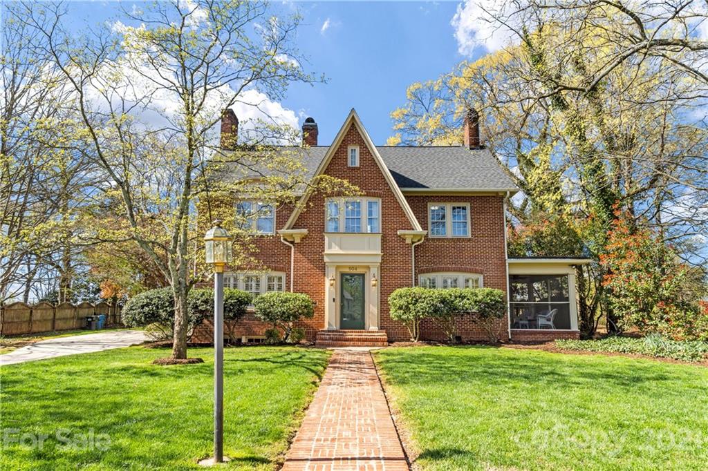 504 3rd Avenue NE Hickory NC 28601