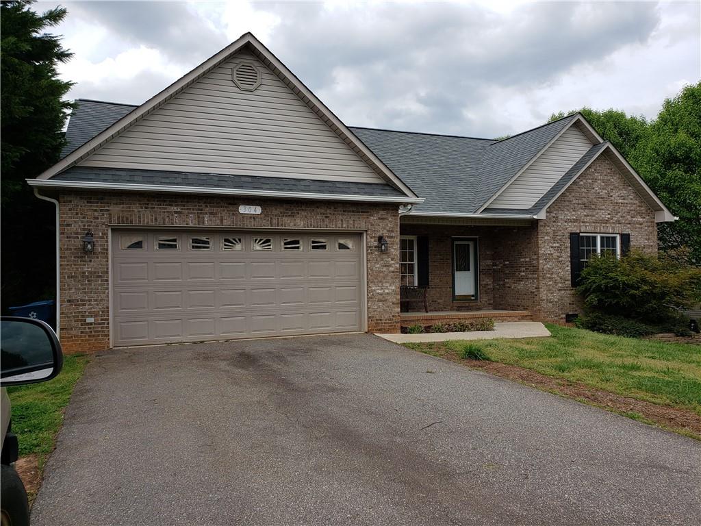 304 Pine Meadows Circle Hickory NC 28601