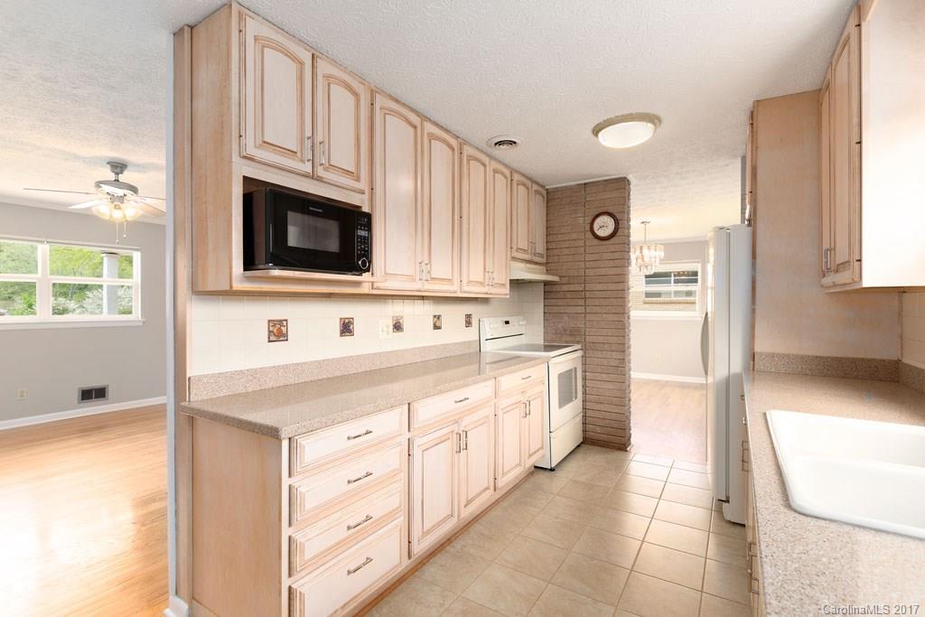 2 Green Valley Court Asheville NC 28806
